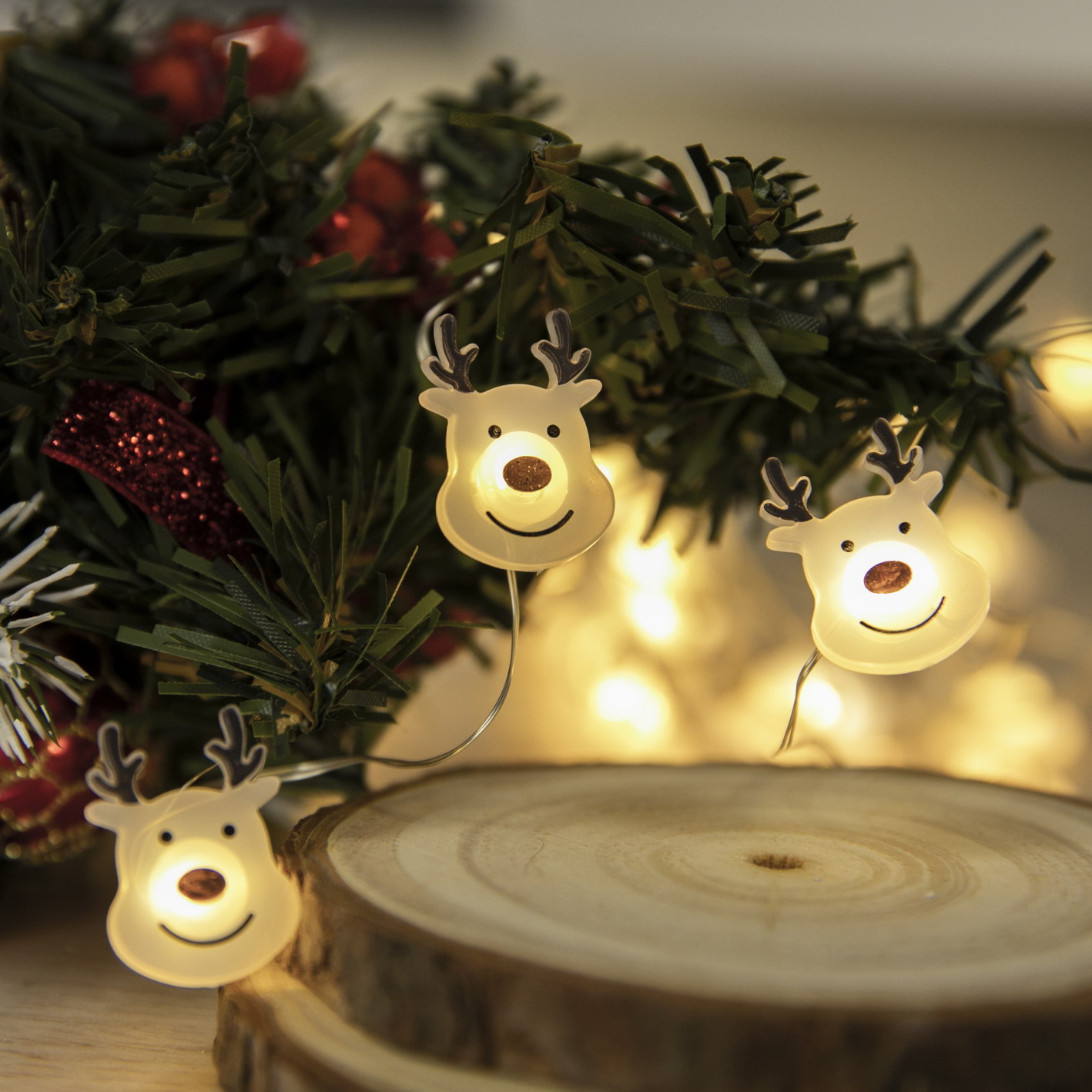 Led reindeer string lights