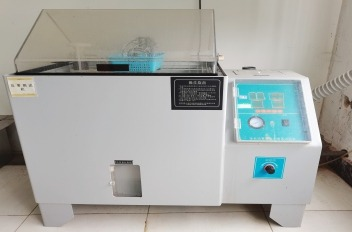 Salt spray test machine